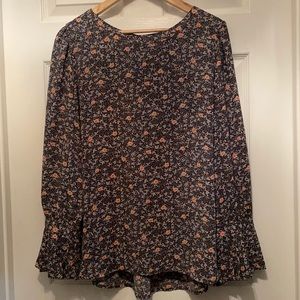 Gorgeous LOFT floral pleated sleeve blouse